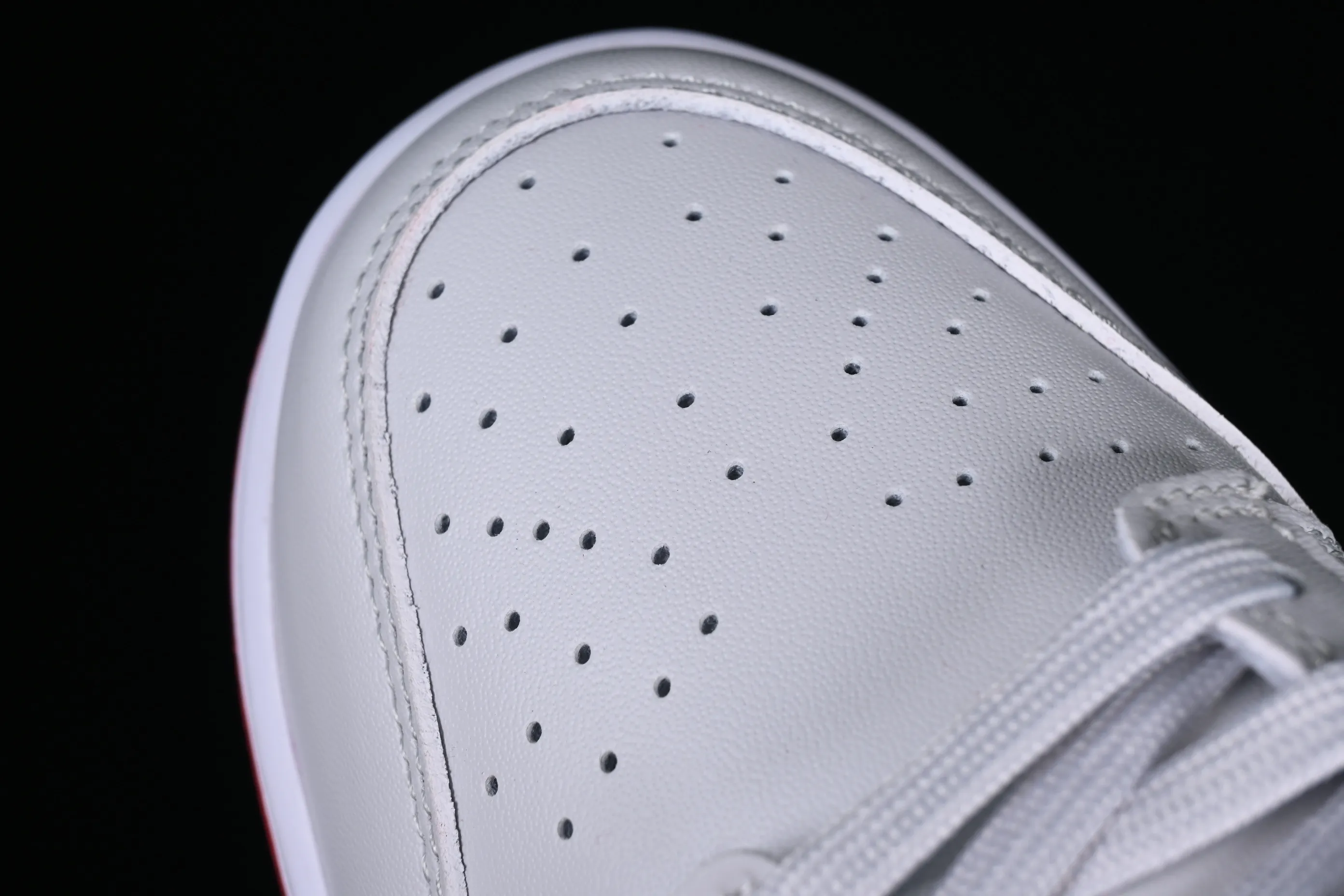 All Categories Nk SB Dunk Series Nk SB Dunk Low Low-top sneakers Cost-effective version Nk Dunk Low "Vast Grey/Varsity Red" Gray and red Bugs Bunny SB low-top sports and leisure sneakers FJ0832-011